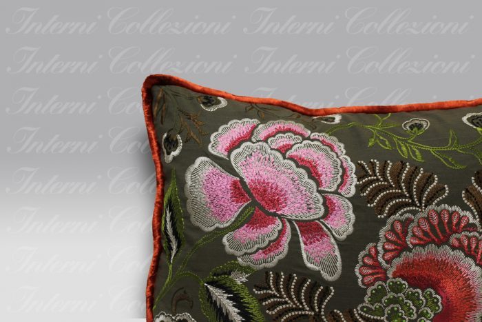 Cuscino Rose de Damas embroidered Designers Guild